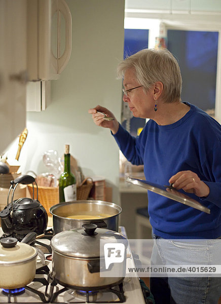 Susan Newell  60  cooks in her kitchen  Detroit  Michigan  USA