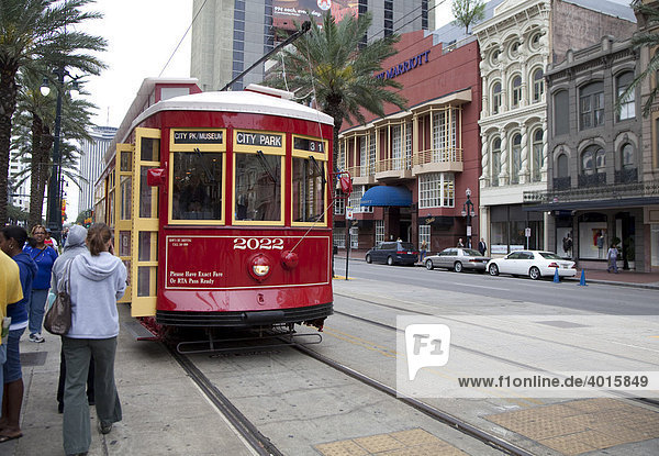 Eine Straßenbahn in der Canal Street Straße  New Orleans  Louisiana  USA