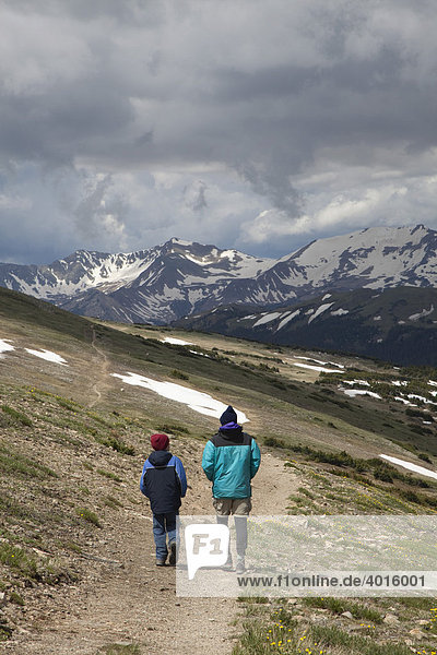 Hikers on the Ute Trail  on the alpine tundra  Rocky Mountain National Park  Colorado  USA