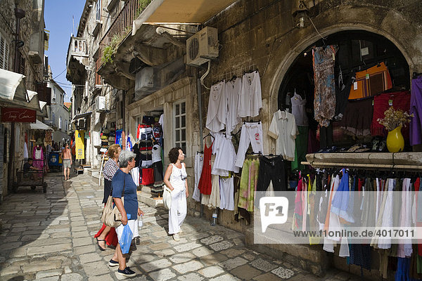 Shops in a narrow alley  historic centre of Hvar  Hvar Island  Dalmatia  Croatia  Europe
