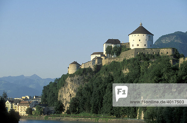 Die Festung der Stadt Kufstein oberhalb des Flusses Inn  Kufstein  Tirol  Österreich