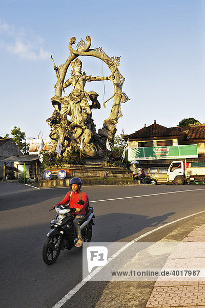 Statue at an intersection  Ubud  Bali  Indonesia