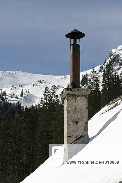 Kamin einer Almhütte im Nationalpark Gesäuse  Steiermark  Oberösterreich  Österreich  Europa