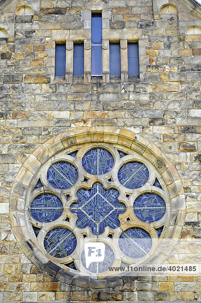Glasfenster  Georgskirche  Kirche St Georg  Gelsenkirchen  Nordrhein-Westfalen  Deutschland  Europa