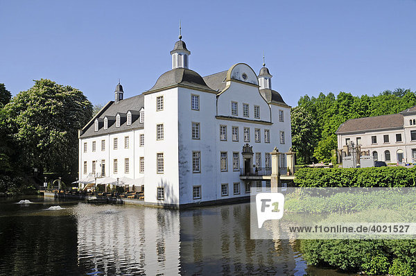 Wasserschloss Borbeck  Kulturzentrum  Museum  Essen  Nordrhein-Westfalen  Deutschland  Europa