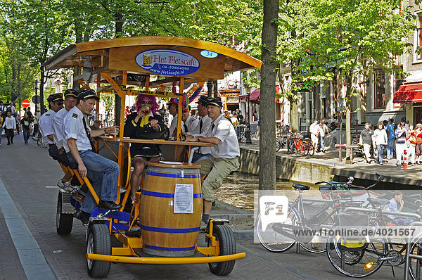Stadtrundfahrt  Fahrrad  Gefährt  Bier  Bar  Gracht  Altstadt  Amsterdam  Holland  Niederlande  Europa