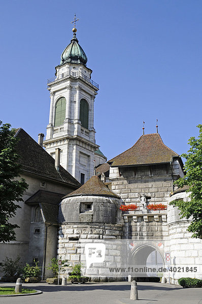 Baseltor or Gate of Basel  Stadttor  Stadtmauer  Stadtbefestigung  Kirchturm  St Ursen  Kathedrale  Solothurn  Schweiz  Europa