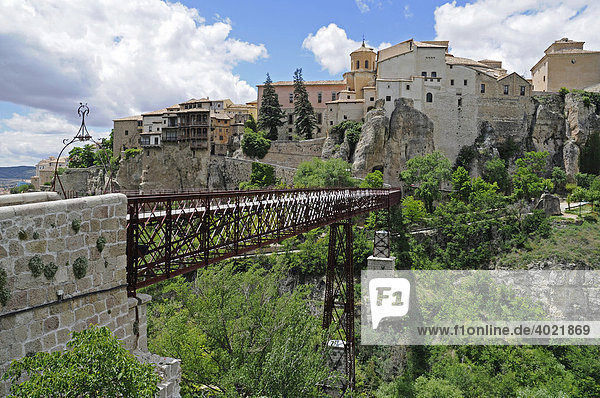 Brücke  Tal  Schlucht  die hängenden Häuser  las casas colgadas  Unesco Weltkulturerbe  Cuenca  Kastilien La Mancha  Spanien  Europa