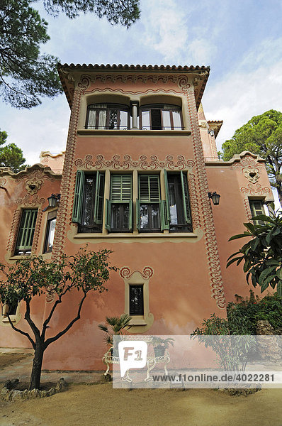 Fassade,  Garten,  Casa Museu Gaudi,  Antoni Gaudi,  Museum,  Wohnhaus,  Park Güell,  Barcelona,  Katalonien,  Spanien,  Europa