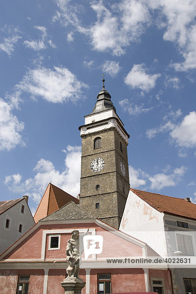 Kirchturm  Häuser und Statue  Slavonice  Zlabings  Tschechien  Tschechische Republik  Europa