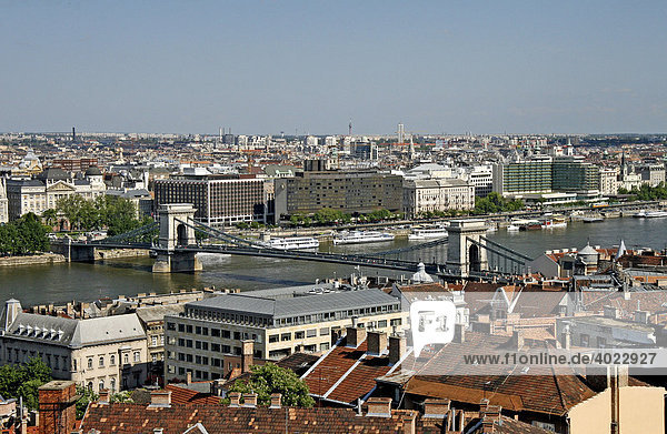 Kettenbrücke  Panoramaaussicht von der Fischerbastei  Budapest  Ungarn  Europa