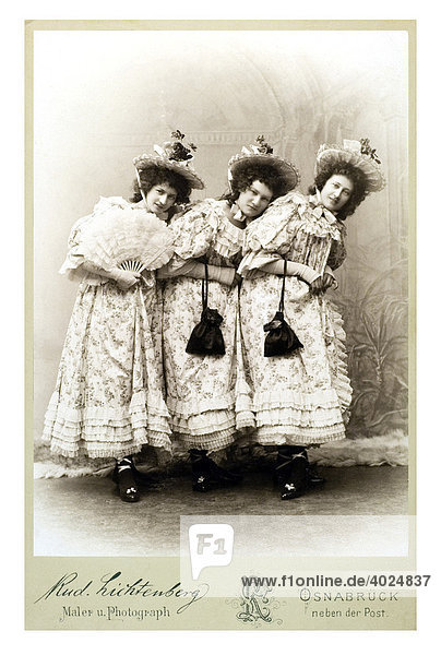 Historical summer greetings card  group of three Wilhelmine graces in frilled dresses