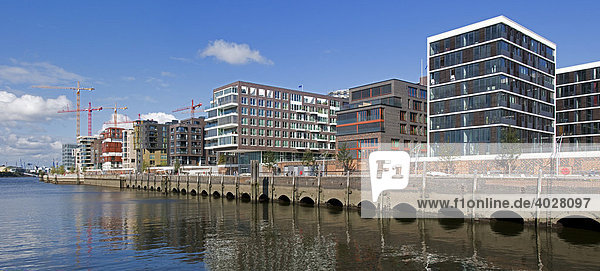 Neue Büro- und Wohngebäude am Kaiserkai  Hafencity  Hafen City  Hamburg  Deutschland  Europa  Panorama aus 2 Einzelbildern