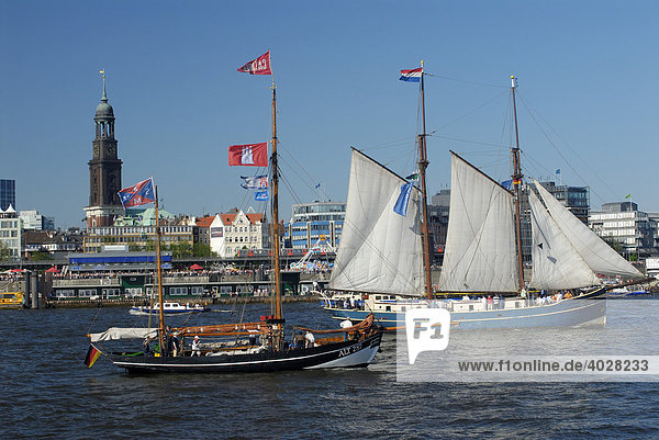 Segelschiffe auf dem Hafengeburtstag in Hamburg  Deutschland  Europa