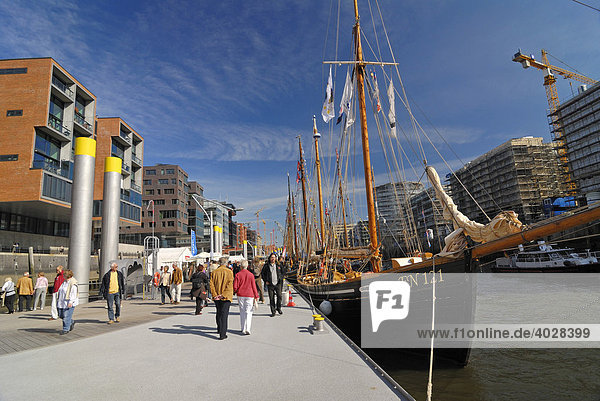 Der Traditionsschiffhafen im Sandtorhafen in der Hafencity von Hamburg  Deutschland  Europa