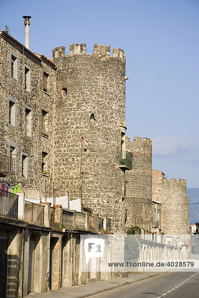 Mittelalterliche Mauer in Hostalric  Costa Brava  Katalonien  Spanien  Europa