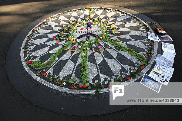 Gedenkstätte für John Lennon  Strawberry Fields  Central Park  Manhattan  New York City  USA