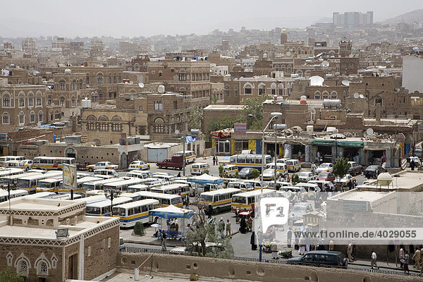 Busbahnhof  Lehmbauten  Altstadt  Sana'a  Unesco Weltkulturerbe  Jemen  Naher Osten