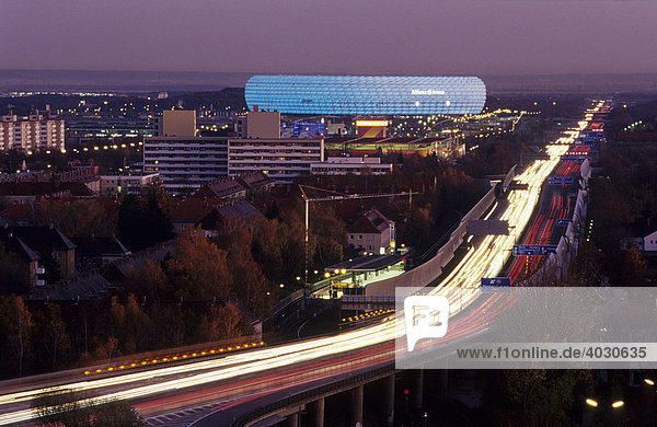 Allianz-Arena mit Autobahn München-Nürnberg  München  Bayern  Deutschland  Europa