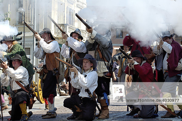 Folk in battle  historical medieval city parade  in Canellis  L´assedio di Canelli  Canelli  Asti Province  Piemont  Italy