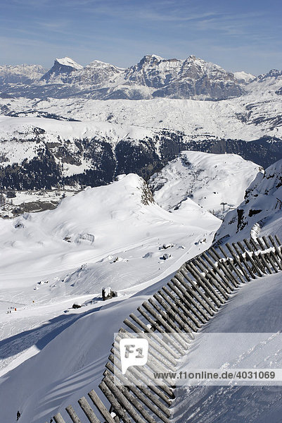 Verschneite Berglandschaft bei Arabba  Sellaronda  Dolomiten  Südtirol  Trentino  Italien  Europa