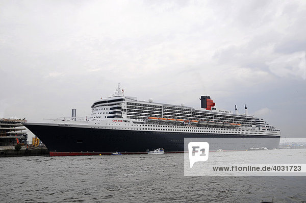 Queen Mary 2 im Hamburger Hafen  anlässlich der Cruise Days zur Inspektion und Aufnahme von Passagieren  Hansestadt Hamburg  Deutschland  Europa