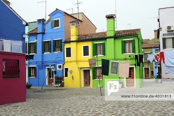 Typische farbige Häuser  Burano  Venedig  Venetien  Italien  Europa