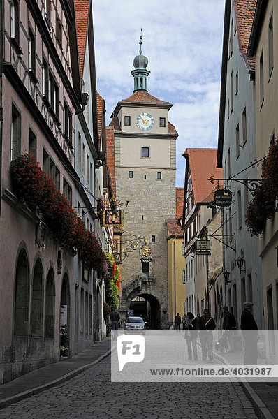 Altstadt  hinten Weißer Turm  Rothenburg ob der Tauber  Bayern  Deutschland  Europa