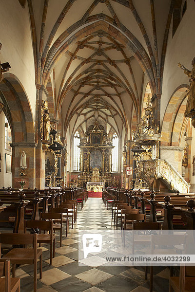 Pfarrkirche und ehemalige Stiftskirche Millstatt  Innenaufnahme  Kärnten  Österreich  Europa