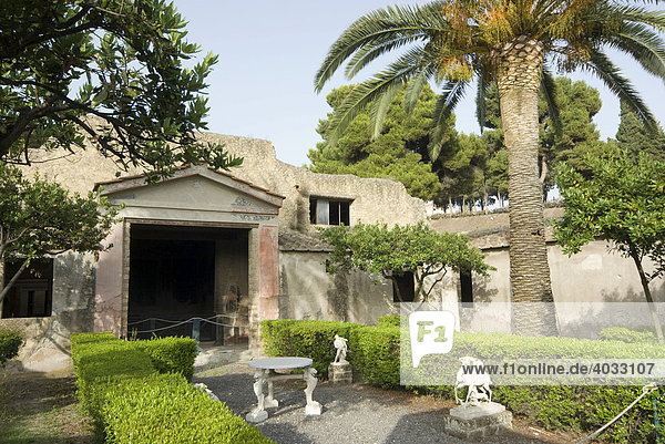 Casa del Rilievo di Telefo  Garten  Ausgrabung der römischen Stadt Herkulaneum  Ercolano  Neapel  Kampanien  Italien  Europa