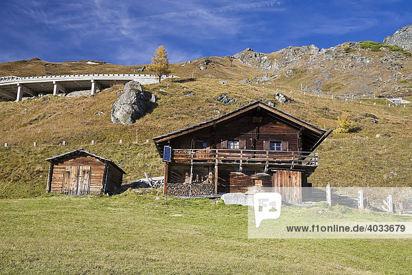 Alte Hütte an der Großglockner Hochalpenstraße  Nationalpark Hohe Tauern  Kärnten  Österreich  Europa