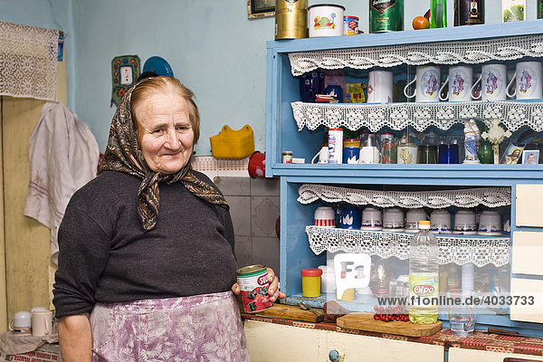 Portrait  Rumanian woman wearing a headscarf in Bezded  Salaj  Transylvania  Rumania  Europe