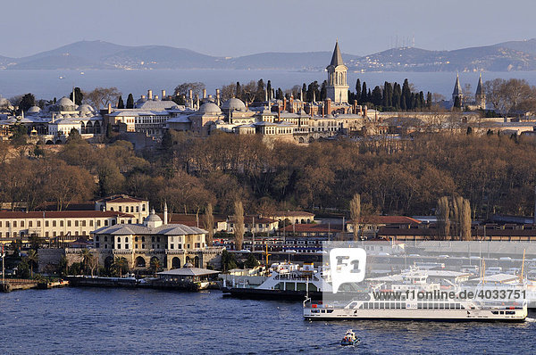 Blick auf den Topkapi-Palast  Istanbul  Türkei