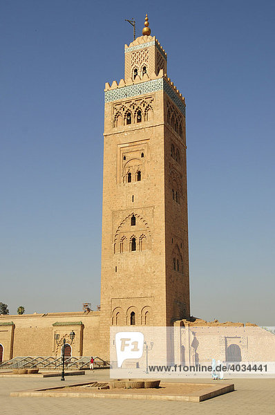 Minarett der Koutoubiya-Moschee von 1158  einziges fertiggestelltes Minarett der Almohaden-Zeit  Marrakesch  Marokko  Afrika