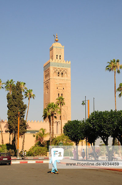 Koutoubiya-Moschee von 1158 mit dem einzigen fertiggestellten Minarett der Almohaden-Zeit  Marrakesch  Marokko  Afrika
