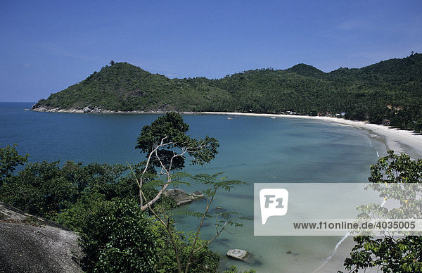 Blick über den Strand Tong Nai Pan  Insel Koh Pha Ngan  Thailand  Asien