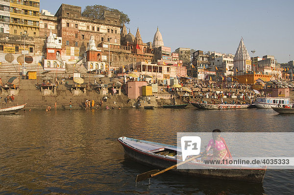 Ghats along the Ganges river  Varanasi  Benares  Uttar Pradesh  India  South Asia