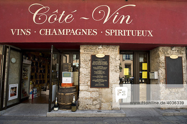 Typisches Wein- und Spezialitätengeschäft  Nizza  Provence Cote d'Azur  Frankreich  Europa