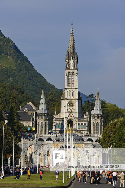 Rosenkranzbasilika  Port Saint Michel  Lourdes  Pyrenees-Midi  Frankreich  Europa