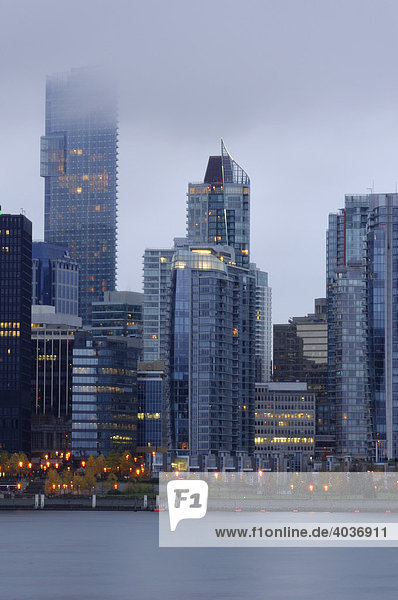 Hafen von Vancouver  Skyline mit Büro- und Wohn-Hochhäusern  Vancouver  British Columbia  Kanada  Nordamerika