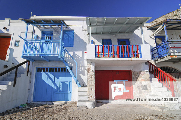 Häuserfronten  kleines Fischerdorf Klima auf der Insel Milos  Kykladen  Griechenland  Europa