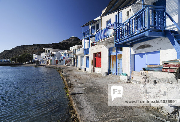 Häuserfronten  kleines Fischerdorf Klima auf der insel Milos  Kykladen  Griechenland  Europa
