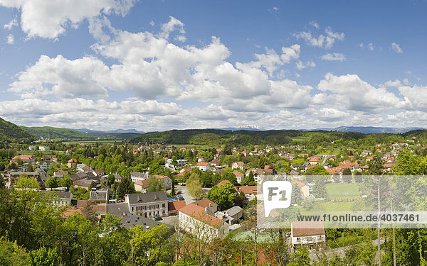 Blick über den Ort Pitten  Niederösterreich  Österreich  Europa