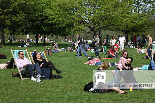 Freizeit im Hyde Park  London  England  Großbritannien  Europa