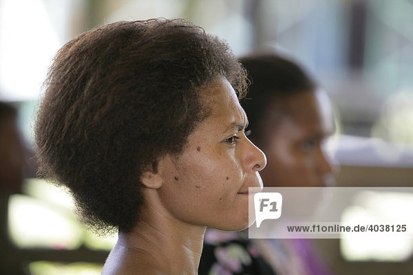 Frau  Portrait während eines Gottesdienstes  Madang  Papua Neuguinea  Melanesien  Kontinent Australien