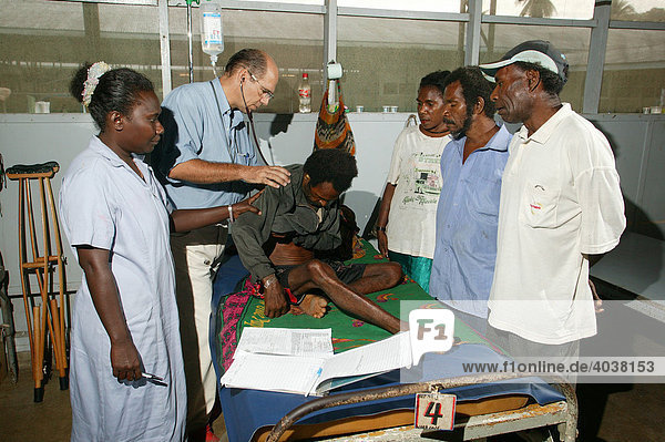 Doctor doing his round in the hospital  Butaweng  Papua New Guinea  Melanesia