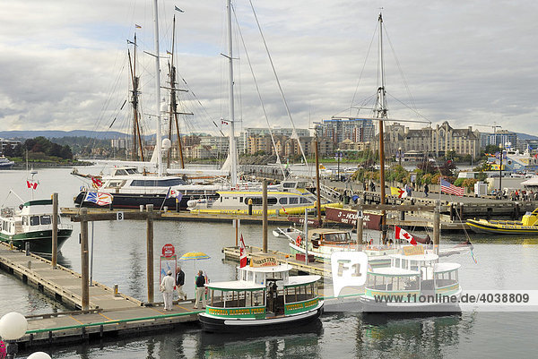 Harbour scenery with yachts and boats  Victoria  Vancouver Island  British Columbia  Canada  North America