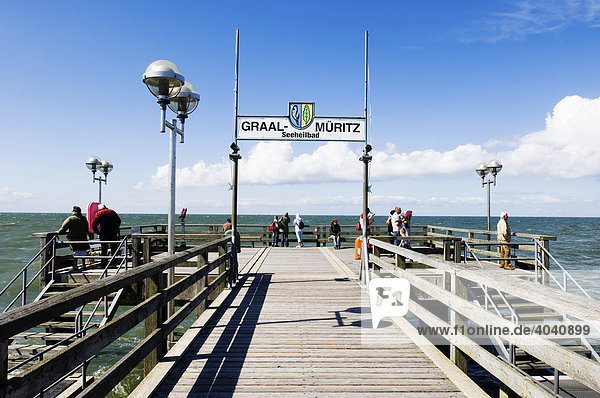Wooden pier on Baltic Sea beach  Baltic Sea  Graal-Mueritz  Mecklenburg-Western Pomerania  Germany  Europe