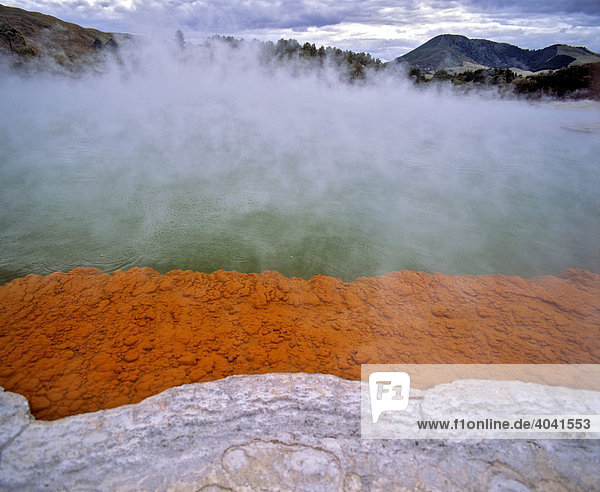 Champagne Pool  Geothermalquellen  Thermalgebiet Waiotapu  Rotorua  Nordinsel  Neuseeland