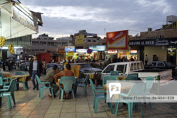 Evening street scene in Aqaba  Jordan  the Middle East  Asia